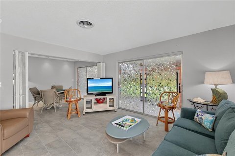 Condo in Venice, Florida, 2 bedrooms  № 2302994 - photo 13