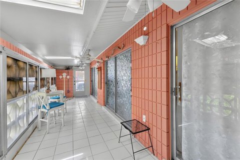Condo in Venice, Florida, 2 bedrooms  № 2302994 - photo 27