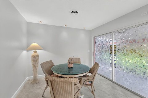 Condo in Venice, Florida, 2 bedrooms  № 2302994 - photo 18