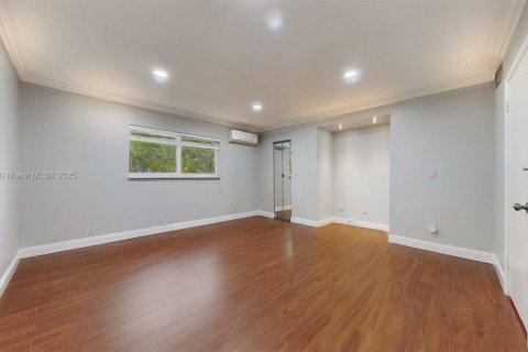 Touwnhouse à louer à Miami, Floride: 3 chambres, 137.68 m2 № 1964138 - photo 12