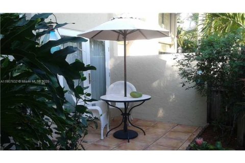 Touwnhouse à louer à Miami, Floride: 3 chambres, 137.68 m2 № 1964138 - photo 5