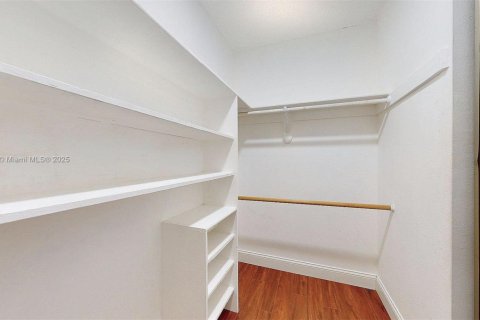 Touwnhouse à louer à Miami, Floride: 3 chambres, 137.68 m2 № 1964138 - photo 14