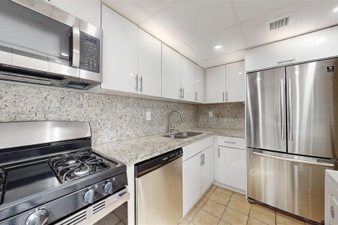 Touwnhouse à louer à Miami, Floride: 3 chambres, 137.68 m2 № 1964138 - photo 29