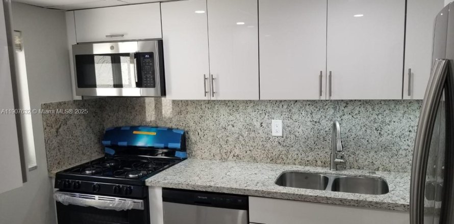 Touwnhouse à Miami, Floride 3 chambres, 137.68 m2 № 1964138