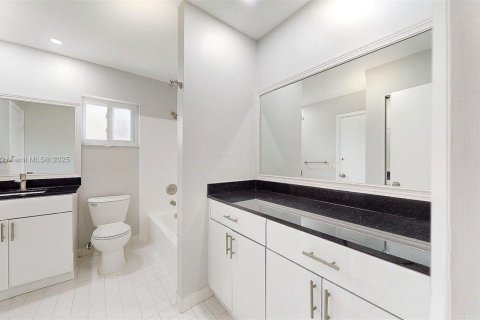 Touwnhouse à louer à Miami, Floride: 3 chambres, 137.68 m2 № 1964138 - photo 8