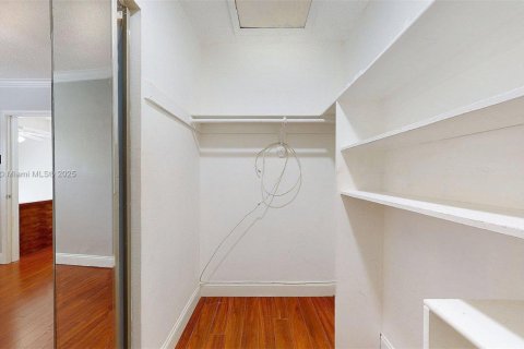 Touwnhouse à louer à Miami, Floride: 3 chambres, 137.68 m2 № 1964138 - photo 13