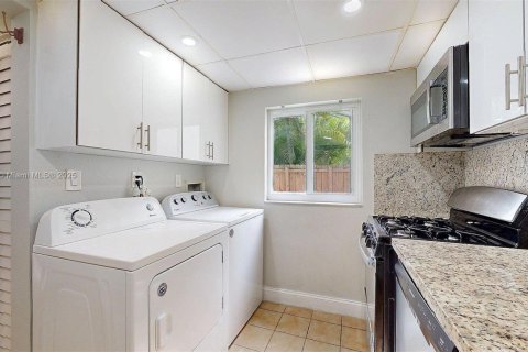 Touwnhouse à louer à Miami, Floride: 3 chambres, 137.68 m2 № 1964138 - photo 27