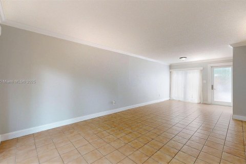 Touwnhouse à louer à Miami, Floride: 3 chambres, 137.68 m2 № 1964138 - photo 18