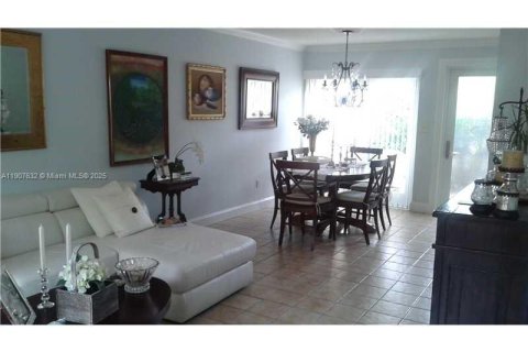 Touwnhouse à louer à Miami, Floride: 3 chambres, 137.68 m2 № 1964138 - photo 3