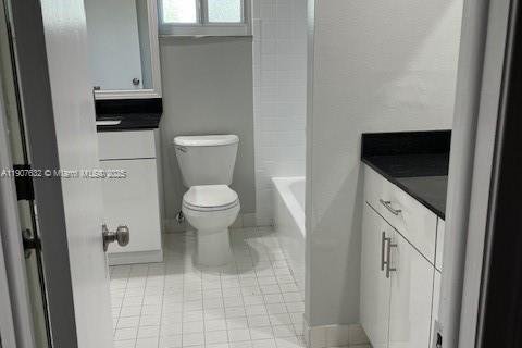 Touwnhouse à louer à Miami, Floride: 3 chambres, 137.68 m2 № 1964138 - photo 2