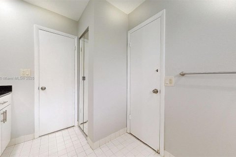 Touwnhouse à louer à Miami, Floride: 3 chambres, 137.68 m2 № 1964138 - photo 10