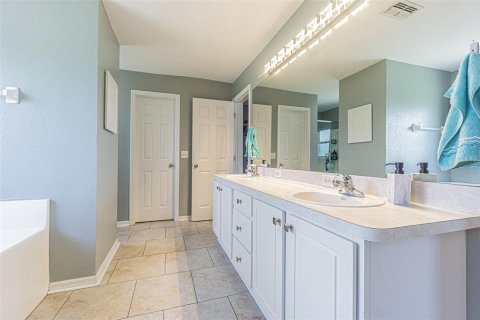 House in Spring Hill, Florida 4 bedrooms, 279.54 sq.m. № 1746597 - photo 24