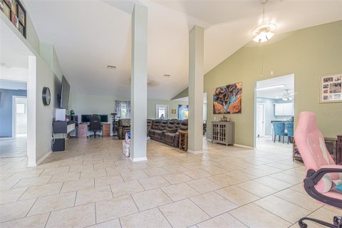 House in Spring Hill, Florida 4 bedrooms, 279.54 sq.m. № 1746597 - photo 14