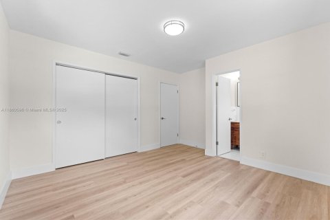 House in Fort Lauderdale, Florida 4 bedrooms, 140.38 sq.m. № 1891346 - photo 20