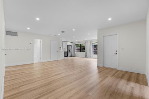 House in Fort Lauderdale, Florida 4 bedrooms, 140.38 sq.m. № 1891346 - photo 4