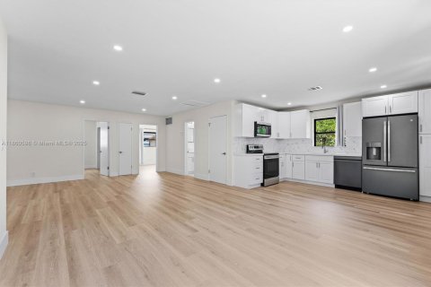 House in Fort Lauderdale, Florida 4 bedrooms, 140.38 sq.m. № 1891346 - photo 14