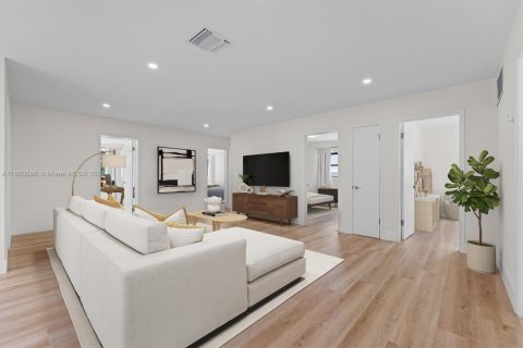 House in Fort Lauderdale, Florida 4 bedrooms, 140.38 sq.m. № 1891346 - photo 7