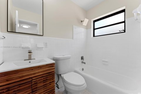 House in Fort Lauderdale, Florida 4 bedrooms, 140.38 sq.m. № 1891346 - photo 21