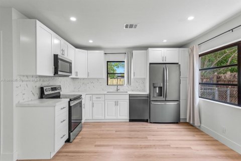 House in Fort Lauderdale, Florida 4 bedrooms, 140.38 sq.m. № 1891346 - photo 15