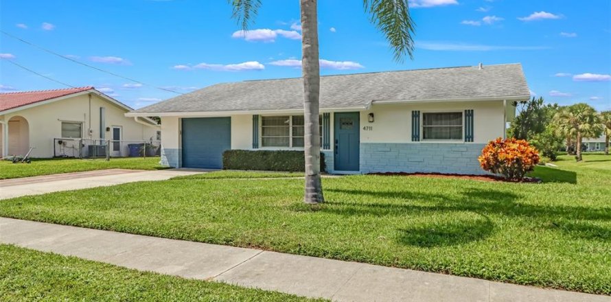 Casa en North Fort Myers, Florida 3 dormitorios, 115.76 m2 № 1898934