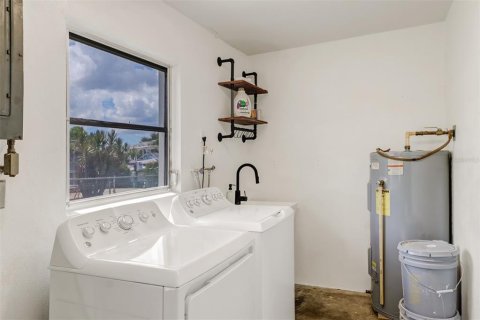 Casa en venta en North Fort Myers, Florida, 3 dormitorios, 115.76 m2 № 1898934 - foto 23