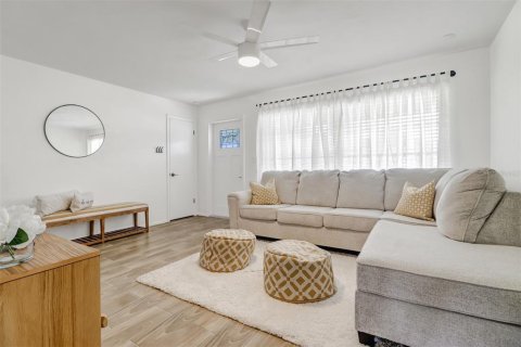 Casa en venta en North Fort Myers, Florida, 3 dormitorios, 115.76 m2 № 1898934 - foto 5