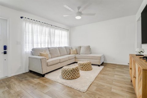 Casa en venta en North Fort Myers, Florida, 3 dormitorios, 115.76 m2 № 1898934 - foto 4