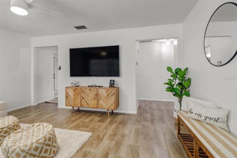 Casa en venta en North Fort Myers, Florida, 3 dormitorios, 115.76 m2 № 1898934 - foto 6