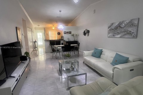 Villa ou maison à louer à Boca Raton, Floride: 2 chambres, 94.95 m2 № 1936225 - photo 4