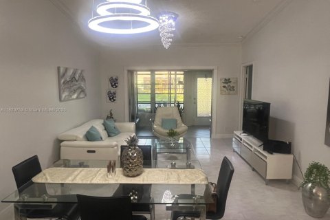 Villa ou maison à louer à Boca Raton, Floride: 2 chambres, 94.95 m2 № 1936225 - photo 5