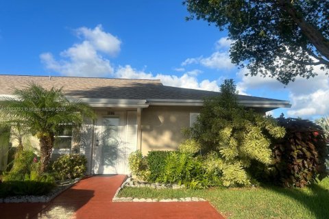 Villa ou maison à louer à Boca Raton, Floride: 2 chambres, 94.95 m2 № 1936225 - photo 1