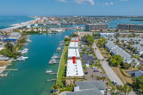 Condo in Treasure Island, Florida, 2 bedrooms  № 2197179 - photo 18