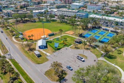 Condo in Treasure Island, Florida, 2 bedrooms  № 2197179 - photo 20