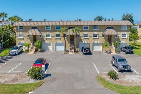 Condo in Treasure Island, Florida, 2 bedrooms  № 2197179 - photo 30