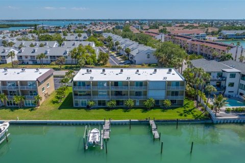 Condo in Treasure Island, Florida, 2 bedrooms  № 2197179 - photo 26