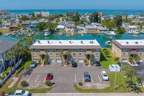 Condo in Treasure Island, Florida, 2 bedrooms  № 2197179 - photo 23