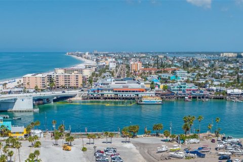 Condo in Treasure Island, Florida, 2 bedrooms  № 2197179 - photo 14