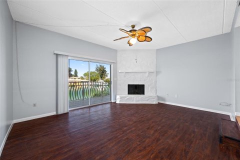 Condo in Treasure Island, Florida, 2 bedrooms  № 2197179 - photo 5