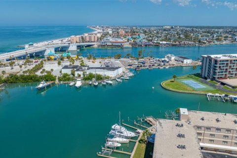 Condo in Treasure Island, Florida, 2 bedrooms  № 2197179 - photo 12