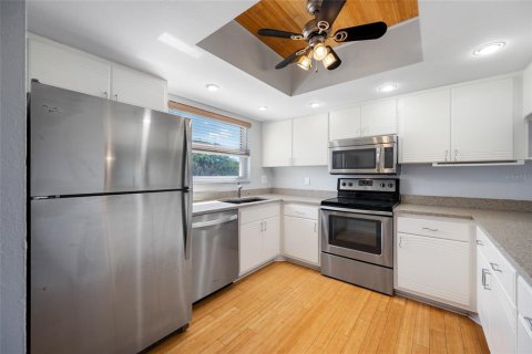 Condo in Treasure Island, Florida, 2 bedrooms  № 2197179 - photo 3