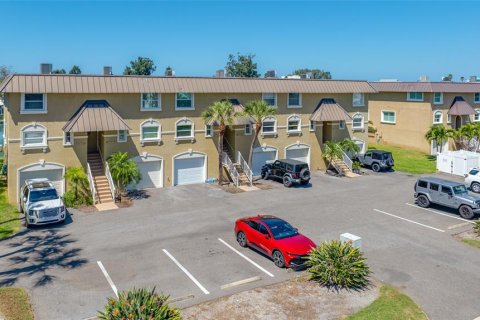 Condo in Treasure Island, Florida, 2 bedrooms  № 2197179 - photo 29