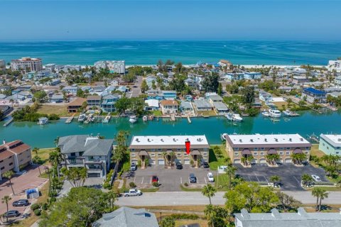 Condo in Treasure Island, Florida, 2 bedrooms  № 2197179