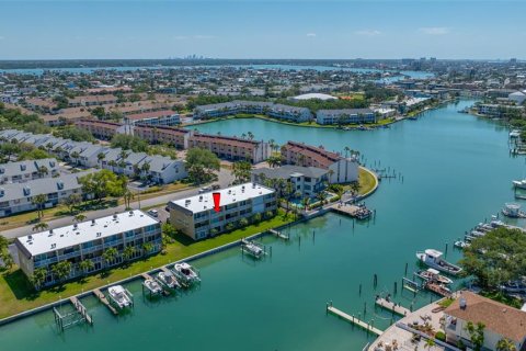 Condo in Treasure Island, Florida, 2 bedrooms  № 2197179 - photo 15