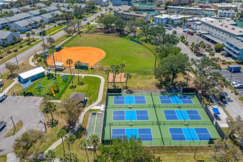 Condo in Treasure Island, Florida, 2 bedrooms  № 2197179 - photo 21