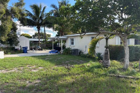 House in Miami Gardens, Florida 4 bedrooms, 137.4 sq.m. № 1883800 - photo 17