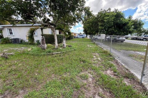 House in Miami Gardens, Florida 4 bedrooms, 137.4 sq.m. № 1883800 - photo 19