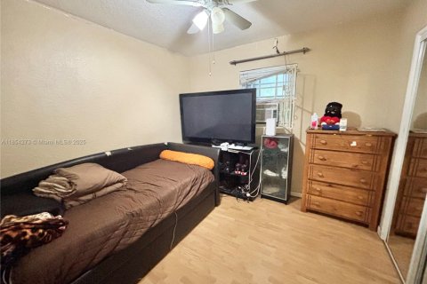 House in Miami Gardens, Florida 4 bedrooms, 137.4 sq.m. № 1883800 - photo 9