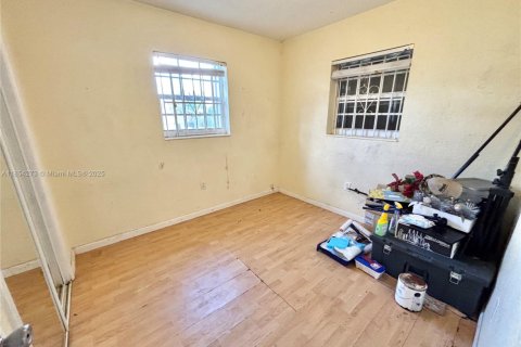 House in Miami Gardens, Florida 4 bedrooms, 137.4 sq.m. № 1883800 - photo 13