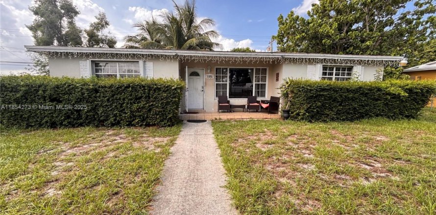 House in Miami Gardens, Florida 4 bedrooms, 137.4 sq.m. № 1883800