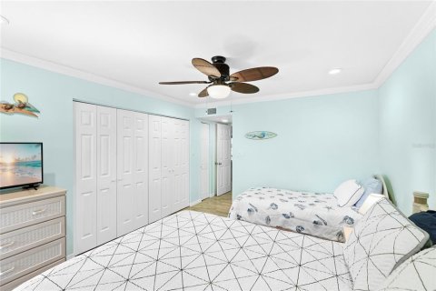 Condo in Holmes Beach, Florida, 2 bedrooms № 2208038 - photo 14